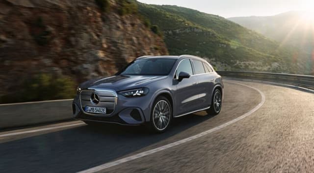 مرسيدس بنز جي إل سي 400 الكهربائية 2027: أداء كهربائي فاخر، تصميم كلاسيكي، وتقنيات متقدمة في الإمارات