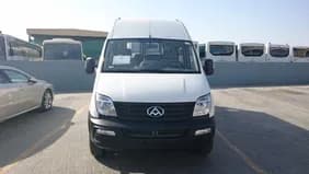 2.5L Passenger Van (M/T)