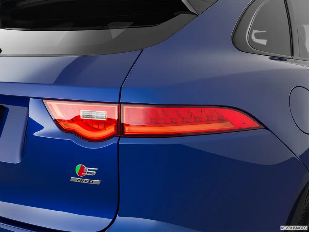 Jaguar F-Pace 2019 2.0T Pure (250 PS)