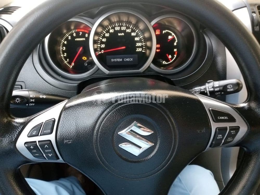 سوزوكي جراند فيتارا 5 Door Top 2014 مستعملة