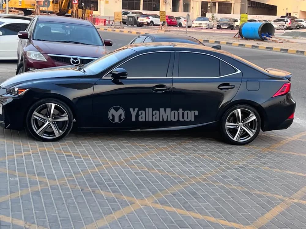 لكزس آي أس 300 4 door 3.0L 2018 مستعملة