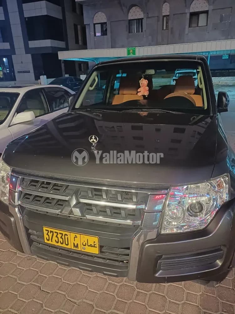 ميتسوبيشي باجيرو 3.8L 5 Door Full 2015 مستعملة