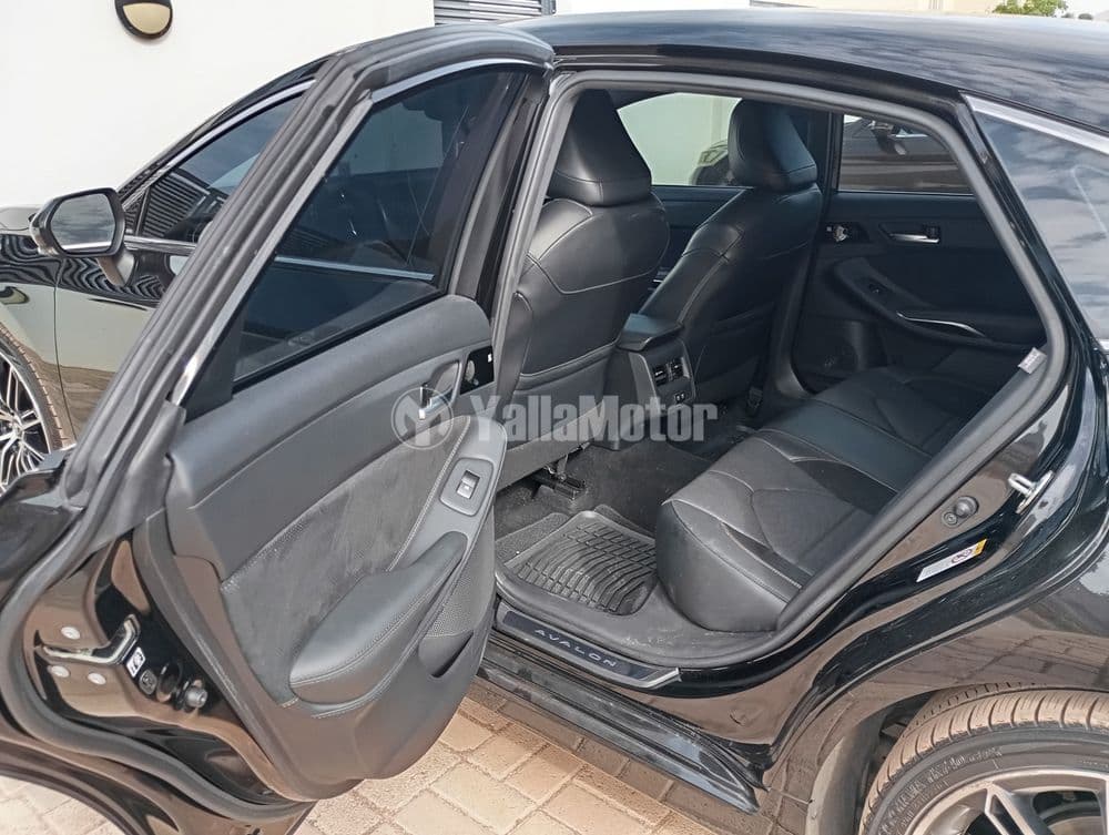 Used Toyota Avalon 3.5 SE 2019