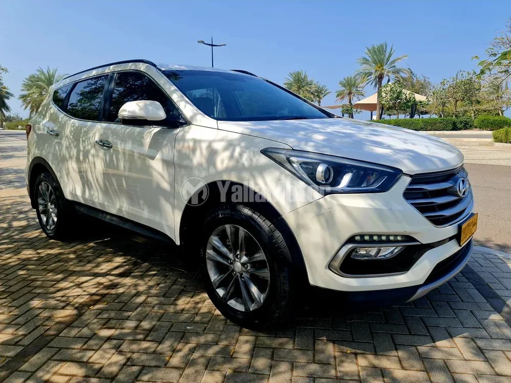 هيونداي سانتافيه 3.3L دفع رباعي Base 2016 مستعملة
