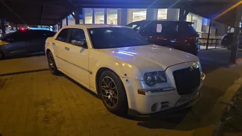 كرايسلر 300 سي 5.7L 2006 مستعملة كرايسلر 300 سي 5.7L 2006 مستعملة used_cars.forSale