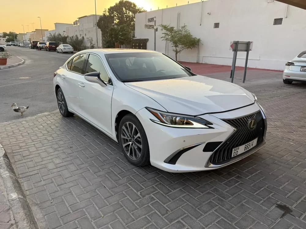 Used Lexus ES 300h Premier 2023