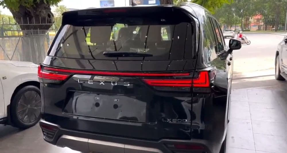 لكزس إل إكس 600 Signature AWD 7-Seats 2023 مستعملة