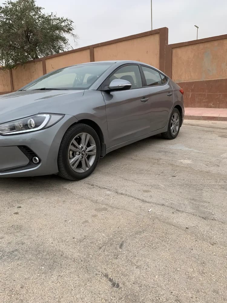 هيونداي إلانترا 2.0L GLS 2017 مستعملة