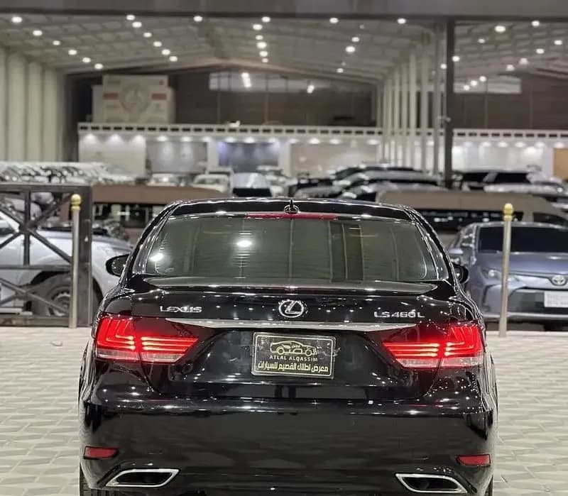 لكزس أل أس 460 4 door 4.6L SWB 2013 مستعملة