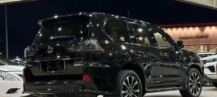 لكزس أل أكس 570 5 door 5.7L 2021 مستعملة