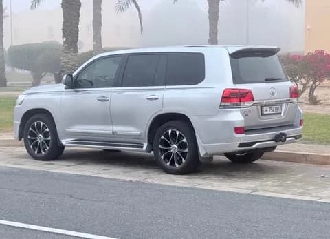 تويوتا لاند كروز 5 Door 4.6L 2016 مستعملة تويوتا لاند كروز 5 Door 4.6L 2016 مستعملة للبيع