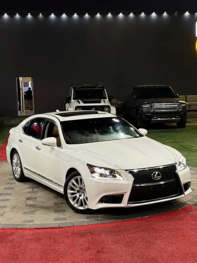 لكزس أل أس 460 4 door 4.6L SWB 2014 مستعملة
