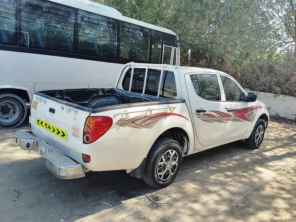 ميتسوبيشي أل200 Double Cab 2013 مستعملة