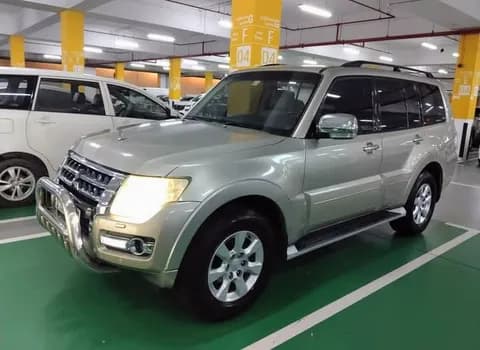 Used Mitsubishi Pajero 3.0L GLS 5 Door High 2015 Used Mitsubishi Pajero 3.0L GLS 5 Door High 2015 for sale