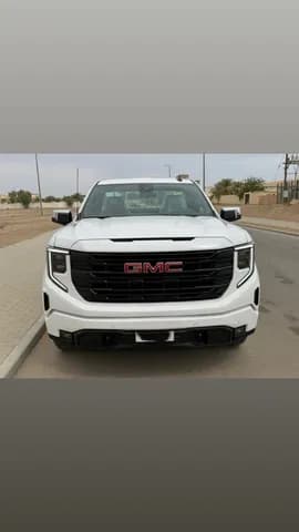 New GMC Sierra 1500 5.3L Crew Cab SLE 2026 New GMC Sierra 1500 5.3L Crew Cab SLE 2026 used_cars.forSale