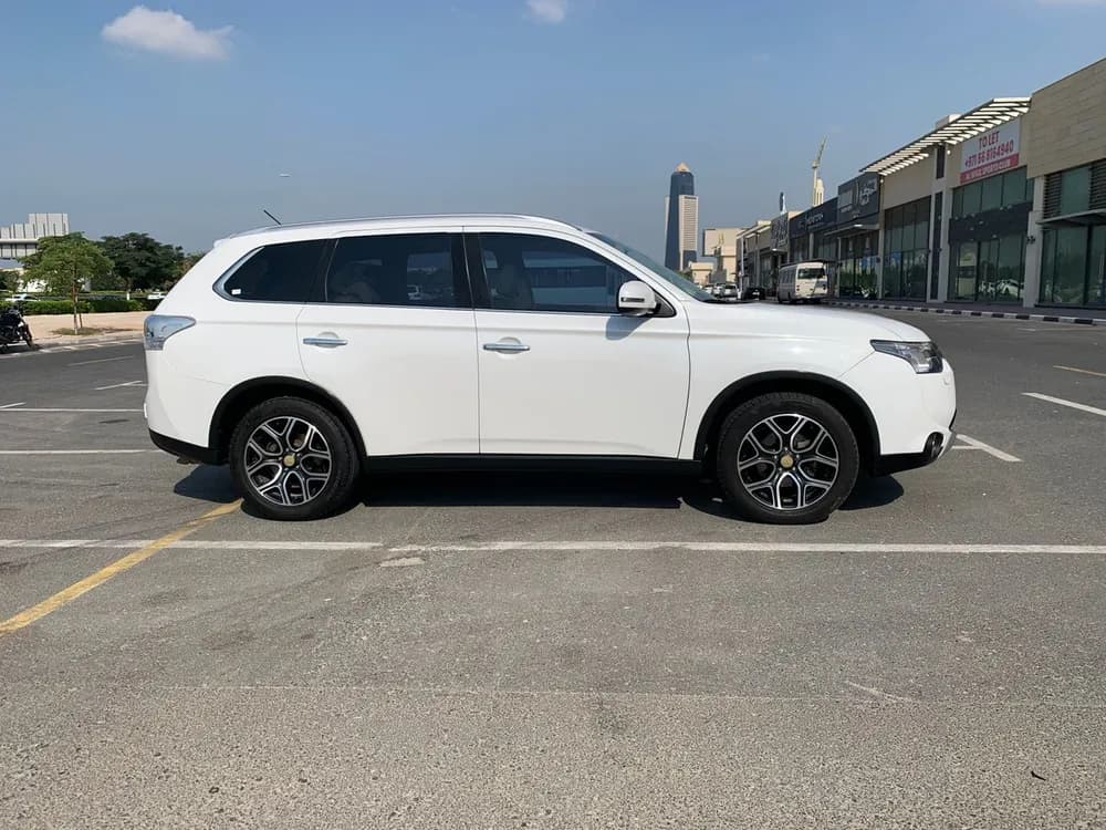 Used Mitsubishi Outlander 2.4L GLX Full Option (7-Seater) 2015