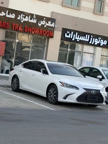 لكزس إي إس 350 Platinum 2022 مستعملة لكزس إي إس 350 Platinum 2022 مستعملة used_cars.forSale