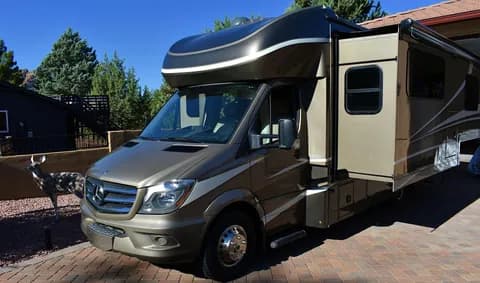 مرسيدس بنز بزنيس فان سبرينتر قي اي بي 10 Seater 2016 مستعملة