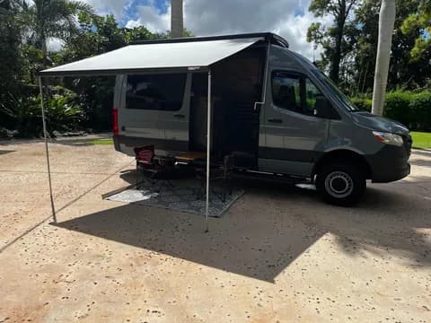 مرسيدس بنز بزنيس فان سبرينتر قي اي بي 10 Seater 2019 مستعملة