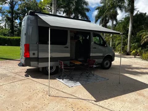 مرسيدس بنز بزنيس فان سبرينتر قي اي بي 10 Seater 2019 مستعملة
