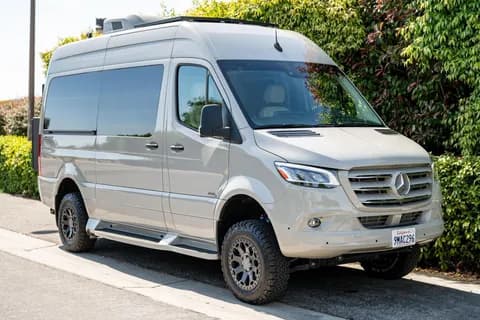 مرسيدس بنز بزنيس فان سبرينتر قي اي بي 10 Seater 2025 مستعملة