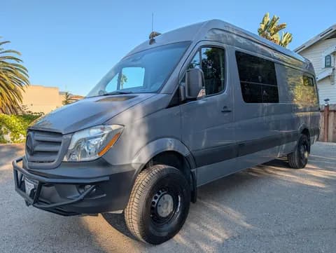 مرسيدس بنز بزنيس فان سبرينتر قي اي بي 10 Seater 2017 مستعملة