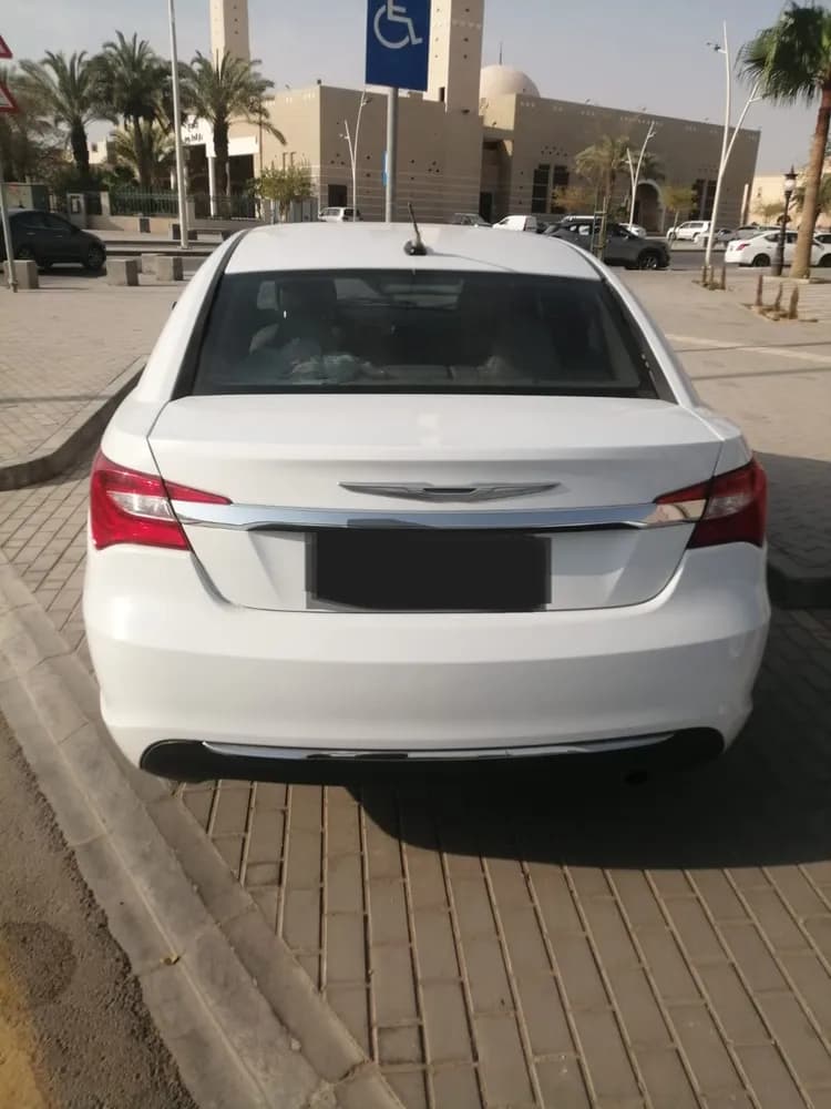 كرايسلر 200 2.4L 2012 مستعملة